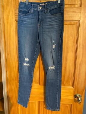 Levi’s 312 Shaping Skinny -Women’s Distressed Dark Blue Skinny Jeans size 28